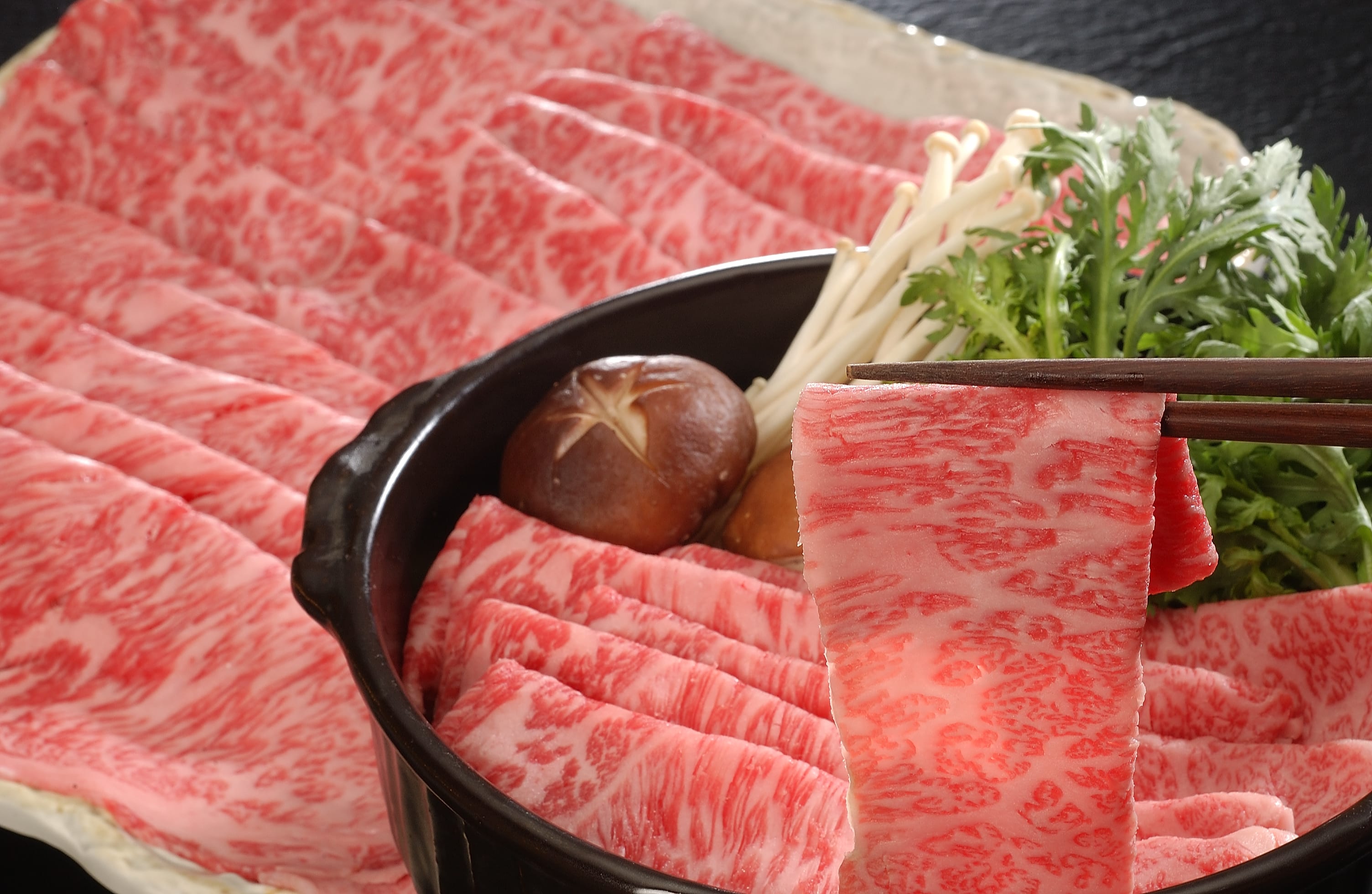 【お歳暮】 A5ランク松阪牛すきやき用 600g  (松阪肉丸賢) 冬の味コレ!