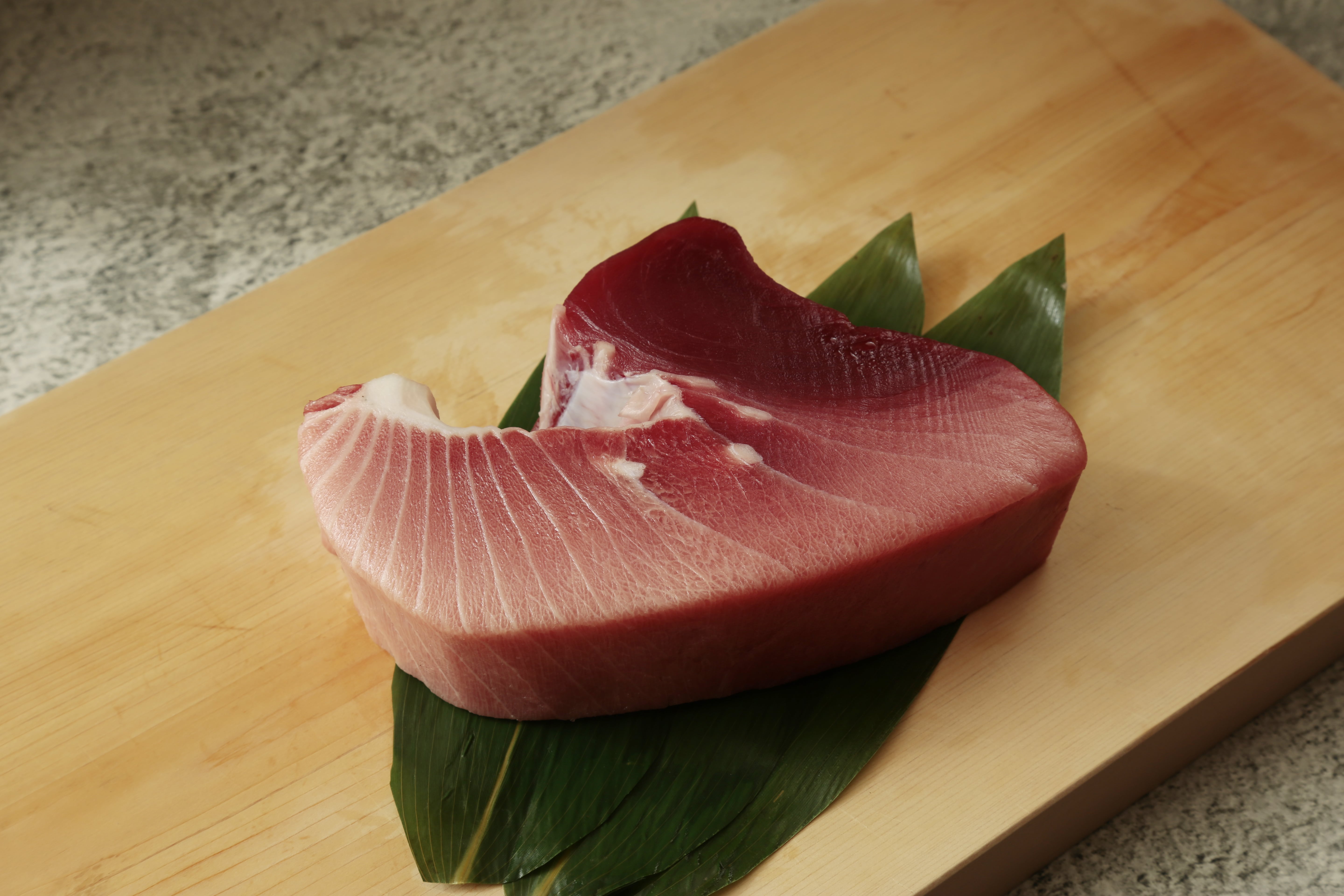 【お歳暮】 静岡焼津 天然南まぐろ ブロック(大トロ付) (マルイリフードサプライ) 冬の味コレ!