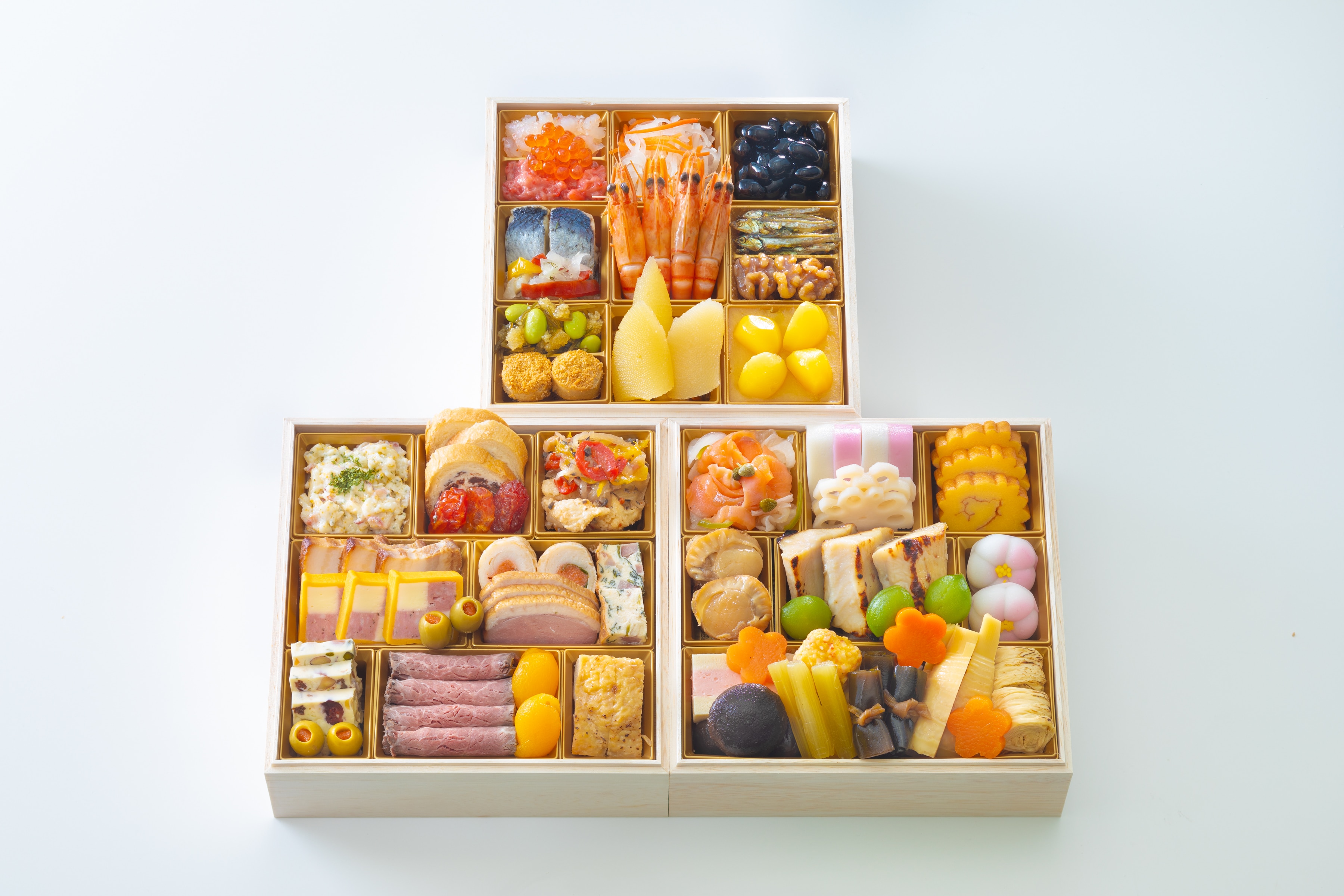 【おせち】八百彦本店 和洋三段重(送料込)