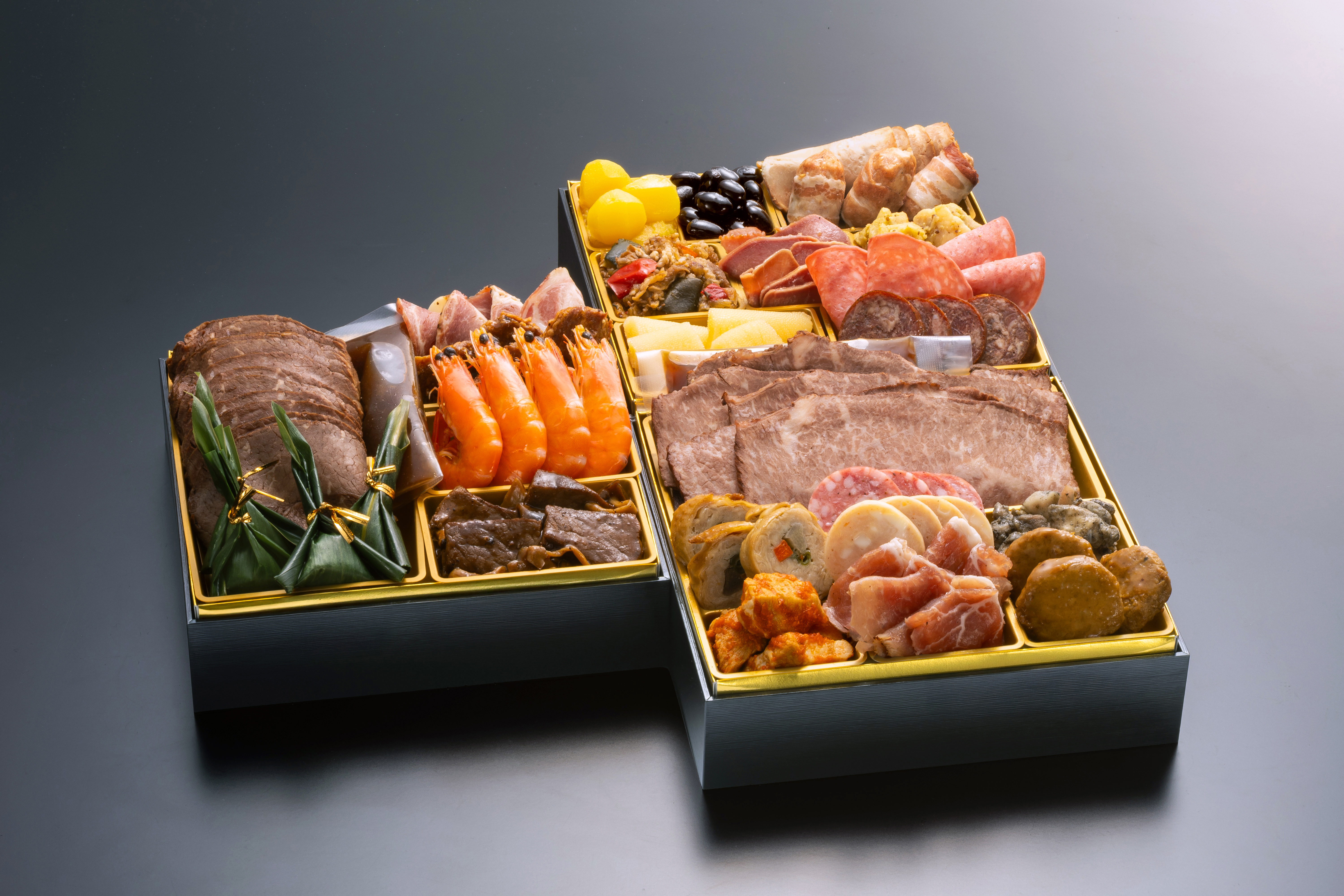 【おせち】博多久松 厳選豪華オードブルおせち「肉づくし重」 三段重(送料込)