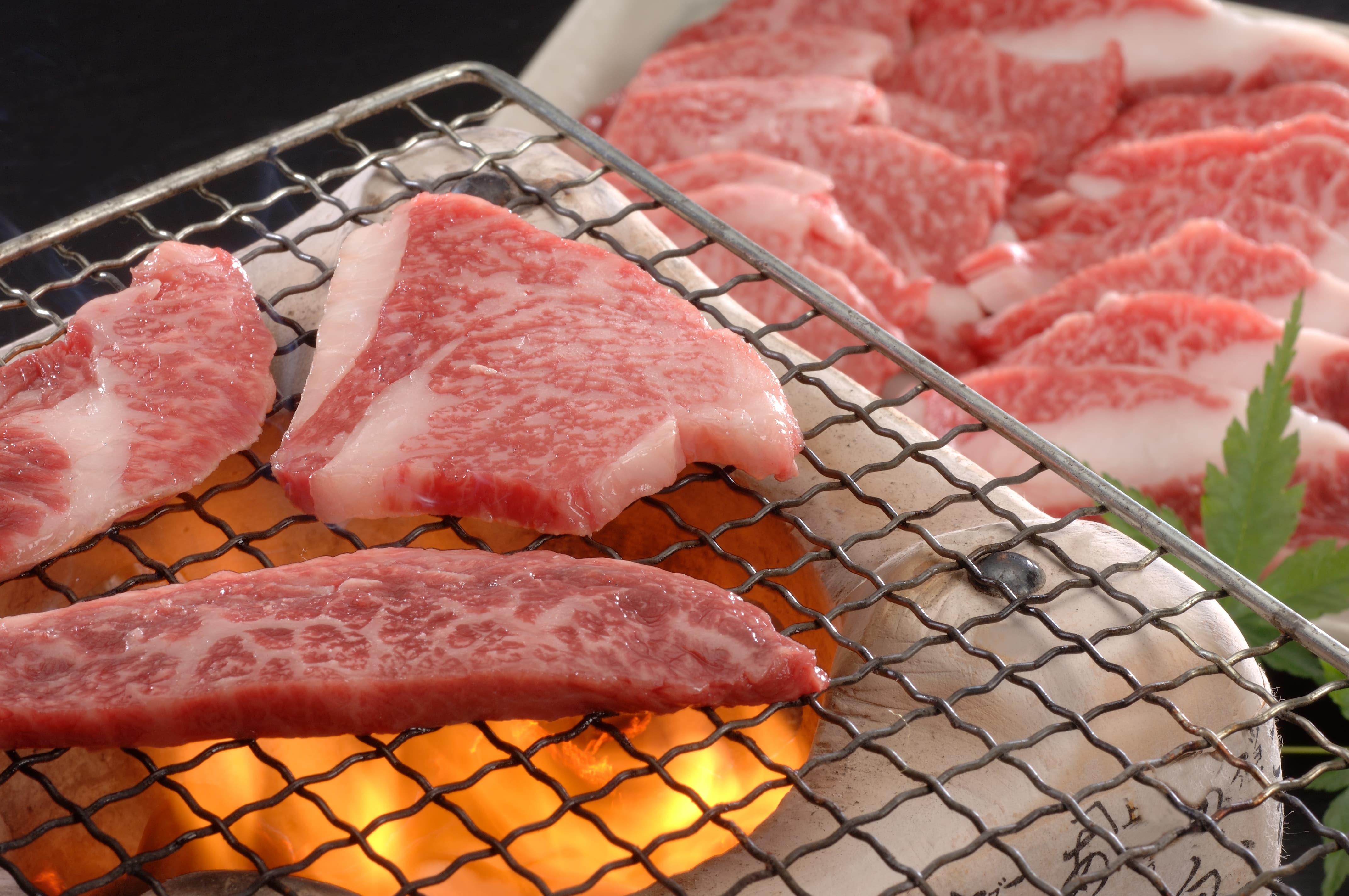 【お歳暮】 「松阪肉・丸賢」 A5ランク松阪牛 焼肉&すき焼き用セット(木箱入) (送料込)