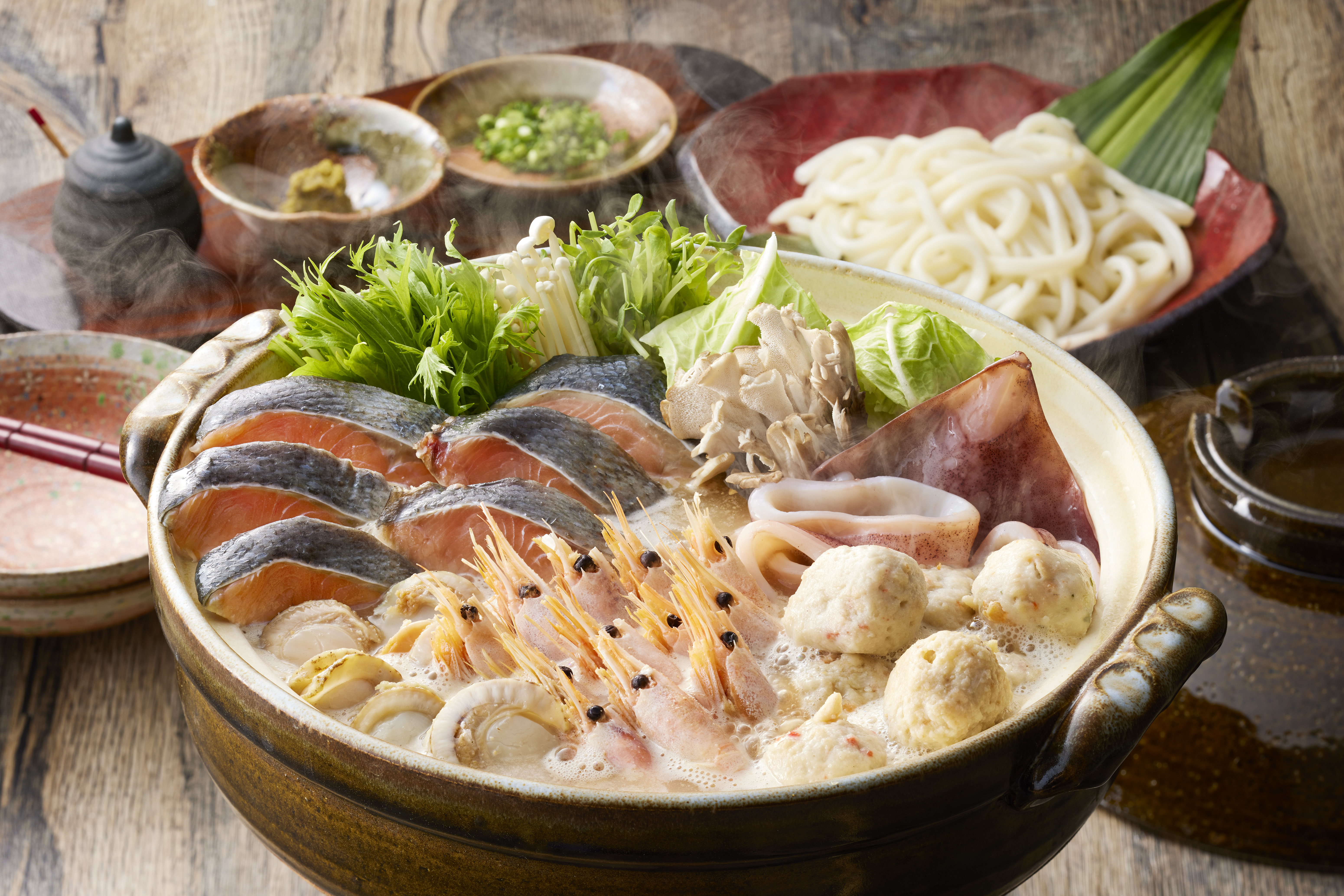 【お歳暮】 北海道名物 7種の具材を使用した石狩鍋セット (送料込)