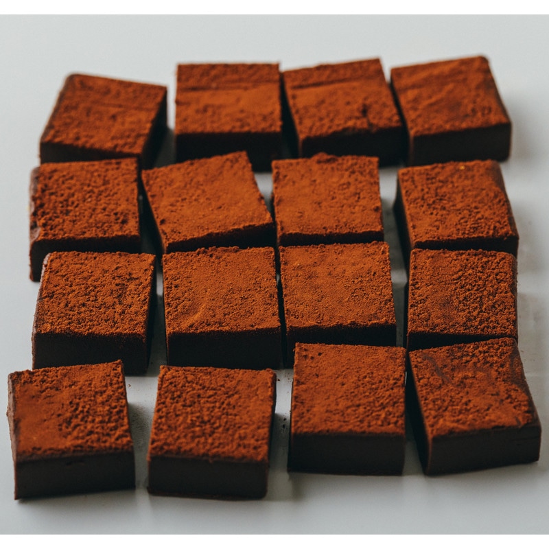 ［CocoChouChou（ココシュシュ）］ヴィーガン生チョコレート （プレーン）　2/1（日）より順次お届け