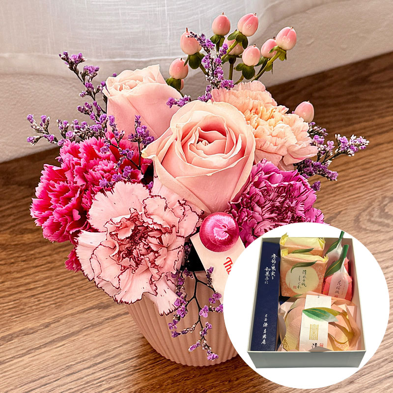 【母の日】［リンクフローリスト］ピンクパープルアレンジ＆［宗家 源 吉兆庵］季節の和菓子詰合せ【送料込み】＜お届け日：5/6（水）～10（日）＞