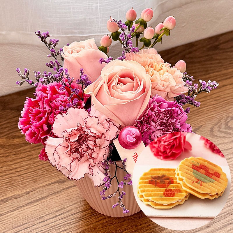 【母の日】［リンクフローリスト］ピンクパープルアレンジ＆［鼓月］母の日おすすめ詰合せ【送料込み】＜お届け日：5/6（水）～10（日）＞