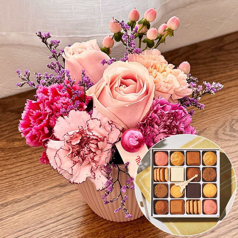 【母の日】［リンクフローリスト］ピンクパープルアレンジ＆［アンリ・シャルパンティエ］プティ・タ・プティ Mボックス【送料込み】＜お届け日：5/6（水）～10（日）＞