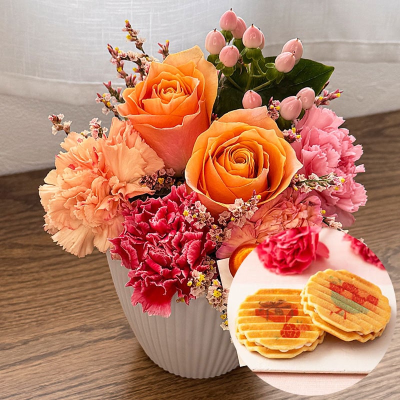 【母の日】［リンクフローリスト］オレンジピンクアレンジ＆［鼓月］母の日おすすめ詰合せ【送料込み】＜お届け日：5/6（水）～10（日）＞