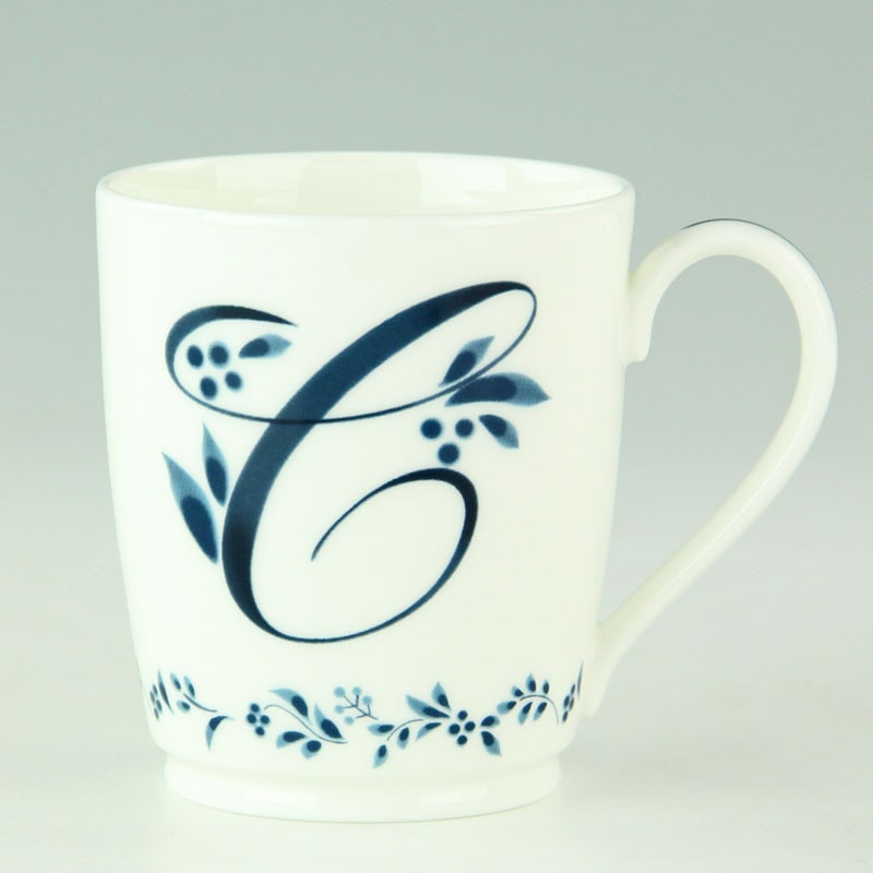 ［ノリタケ］アルファベットマグ C
