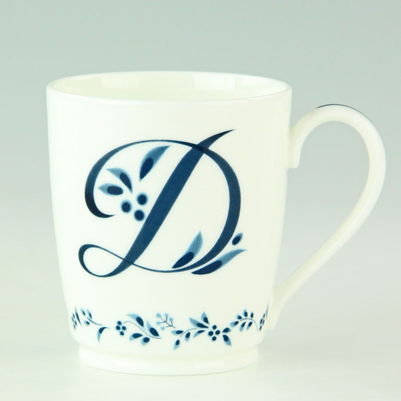 ［ノリタケ］アルファベットマグ D