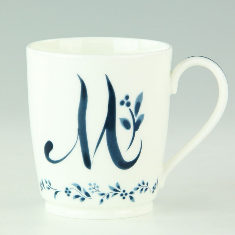 ［ノリタケ］アルファベットマグ M