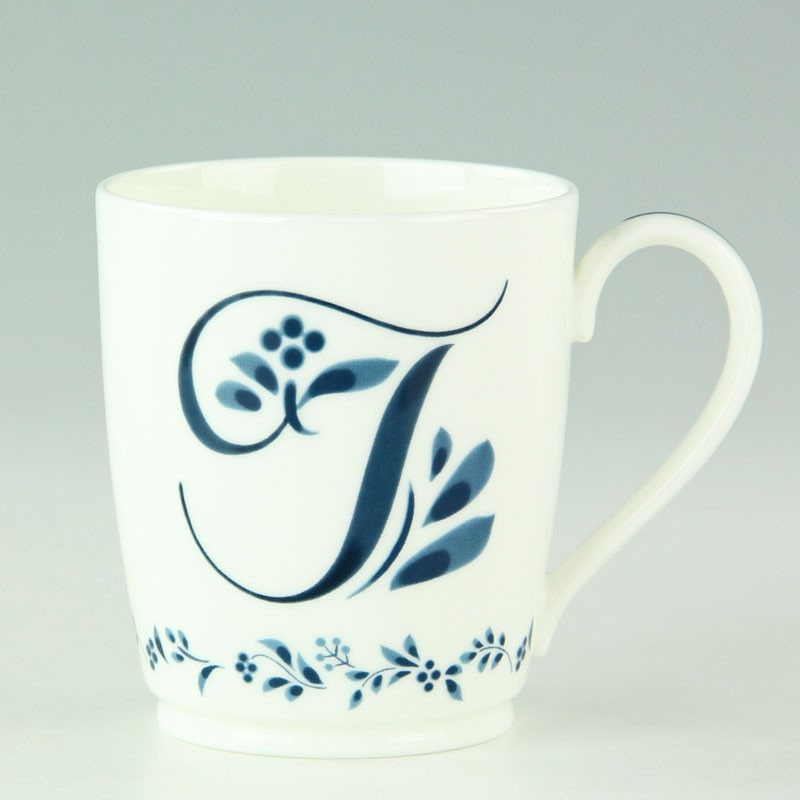 ［ノリタケ］アルファベットマグ T