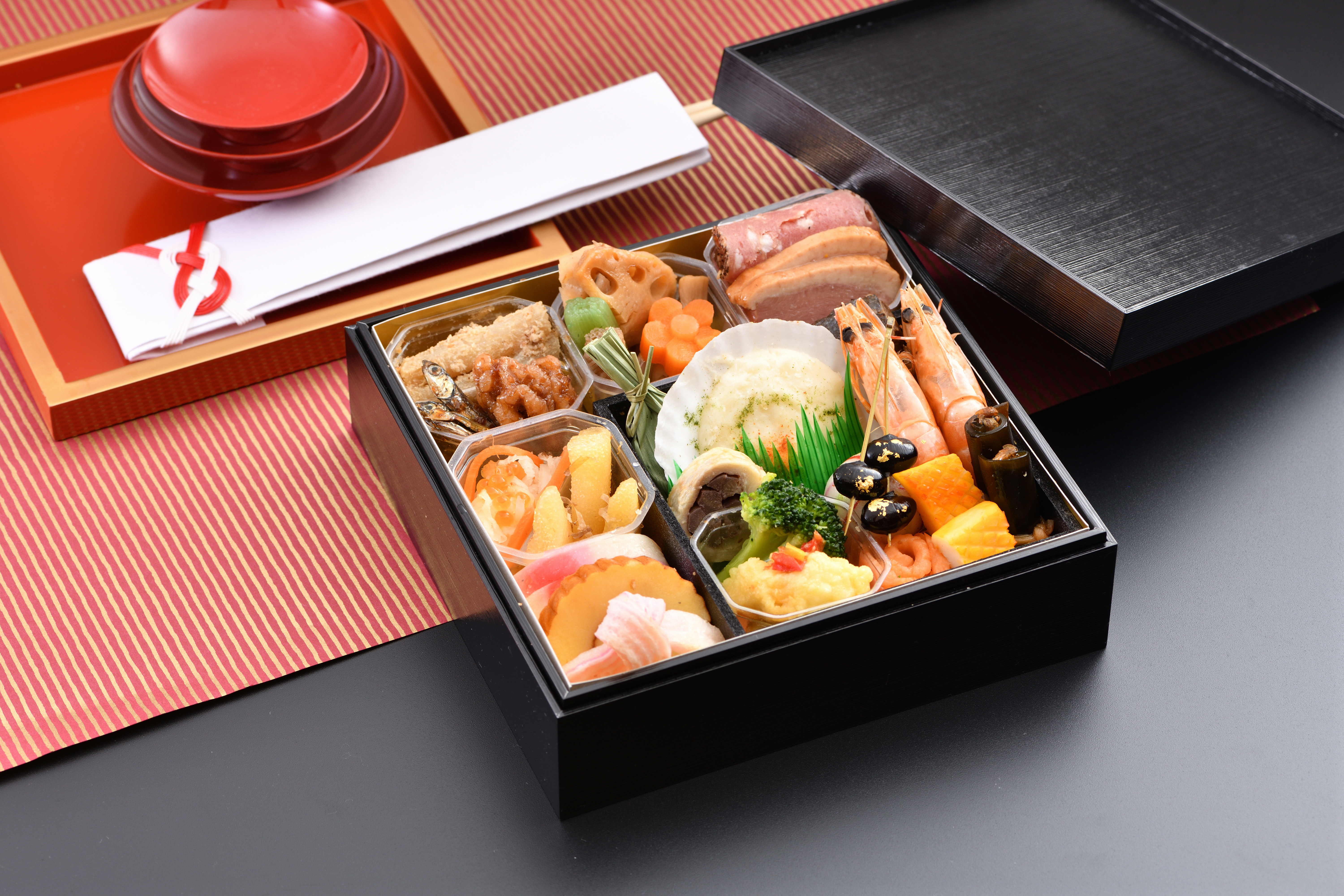 [おせち] 和洋おせち一段重 春の言祝ぎ 【八つ橋庵かけはし】