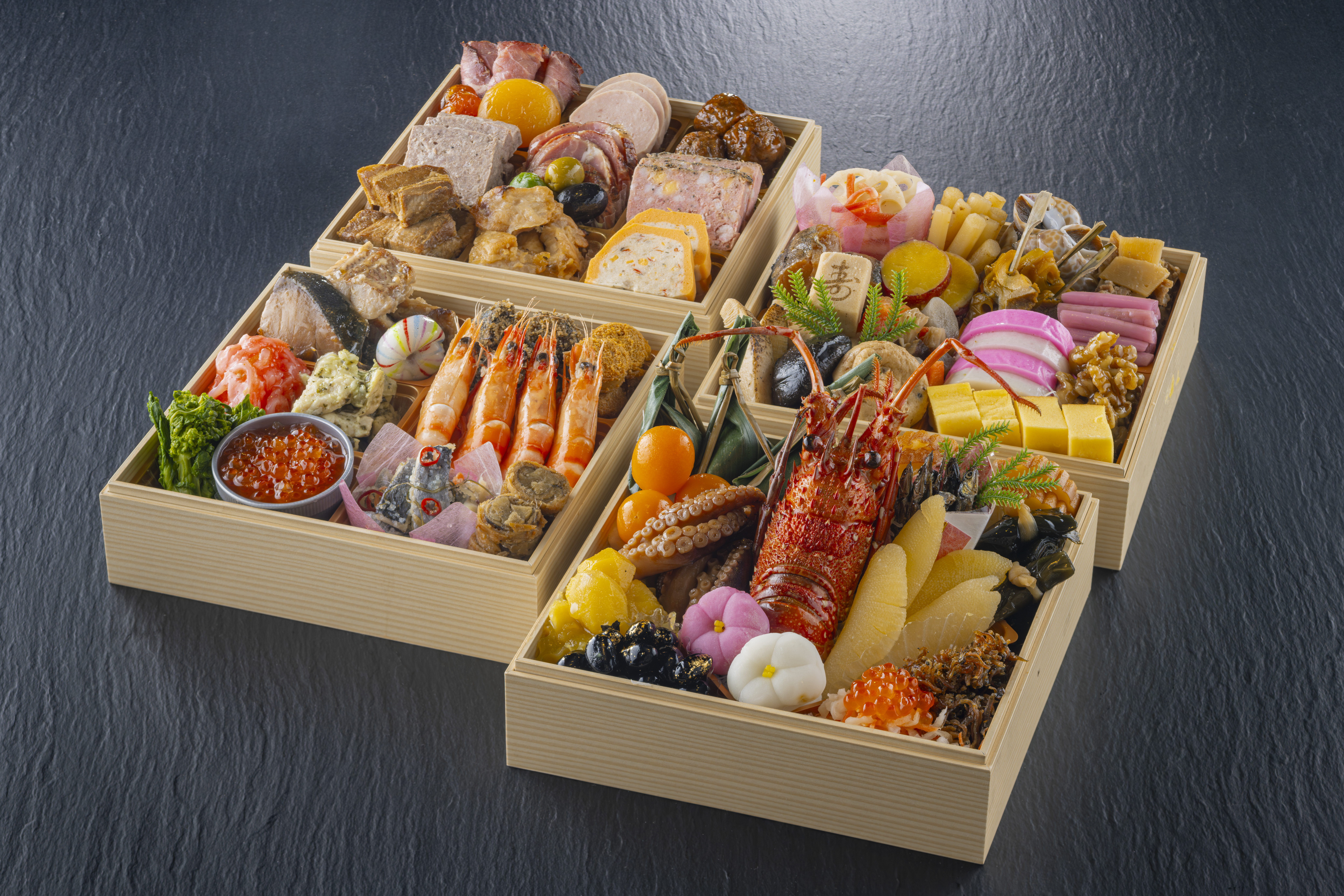 [おせち] 和洋おせち四段重 【茶玻瑠】