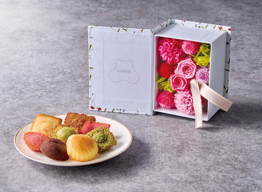 【母の日】「GANON FLORIST」監修プリザーブドフラワーBOOKと「アンリ・シャルパンティエ」プティ・ガトー・アソルティ